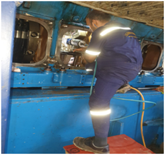 Wartsila Crankpin under grinding progress