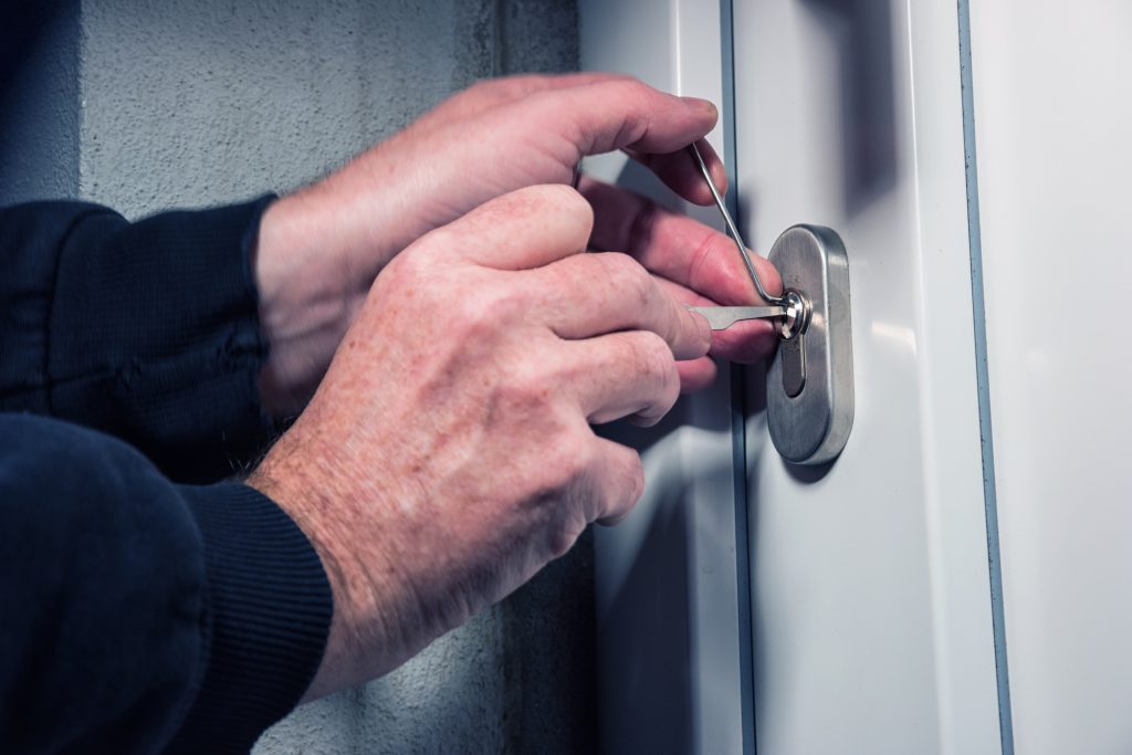 Emergency locksmith service