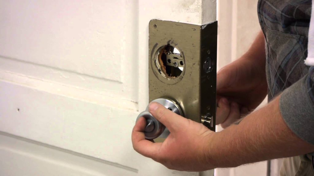 Emergency locksmith service